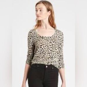 Banana Republic cozy slub animal print long sleeve shirt S